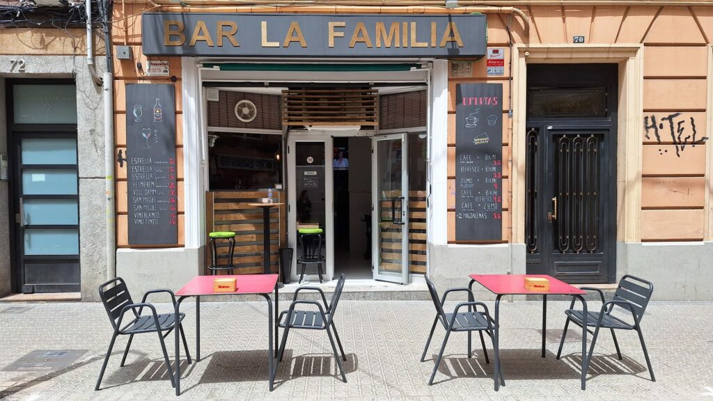 Bar en traspaso en Hospitalet, Barcelona con Finques el Pallars